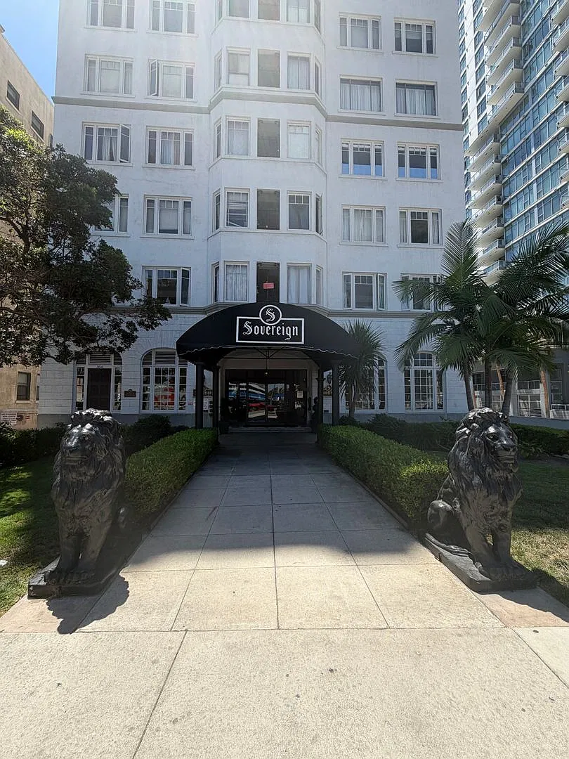 Bright & Spacious 1 Bed / 1 Bath in the Heart of Downtown Long Beach — Photo 1