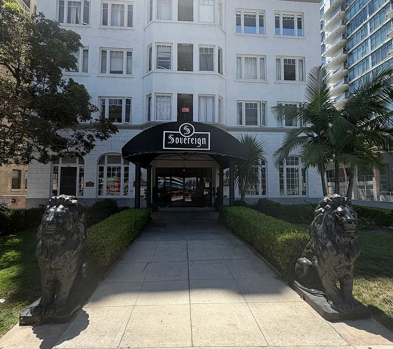 360 W Ocean Blvd #701