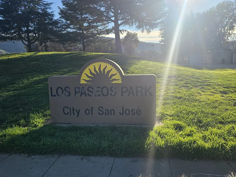 Los Paseos public park 0.1mile walking