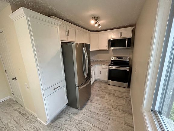 4th image of 1019 Rosser St NW #1B