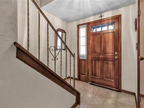 4th image of 129 Sherburn Dr