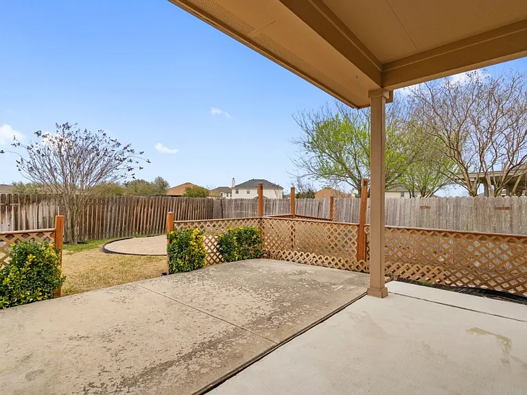 652 Dark Horse Ln — Photo 31