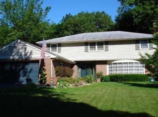 2709 S Twyckenham Dr, South Bend, IN 46614