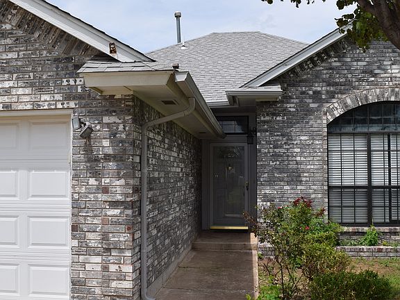 3rd image of 2513 Highland Dr