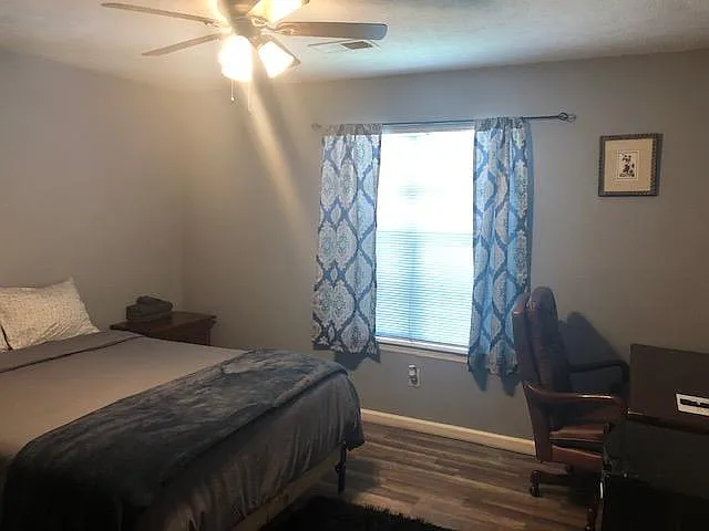 6419 Bedford Ln — Photo 2