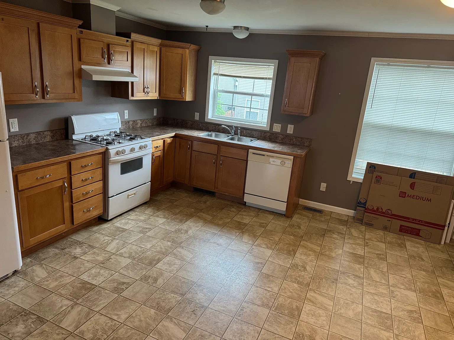 3 bed, 2140 sqft, $1,550 — Photo 4