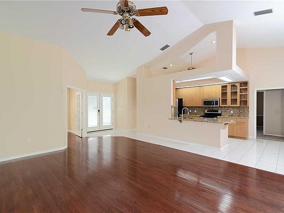 4th image of 3108 Pineview Dr