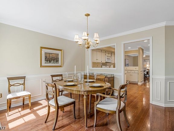 4th image of 29 Edgewood Road Condo