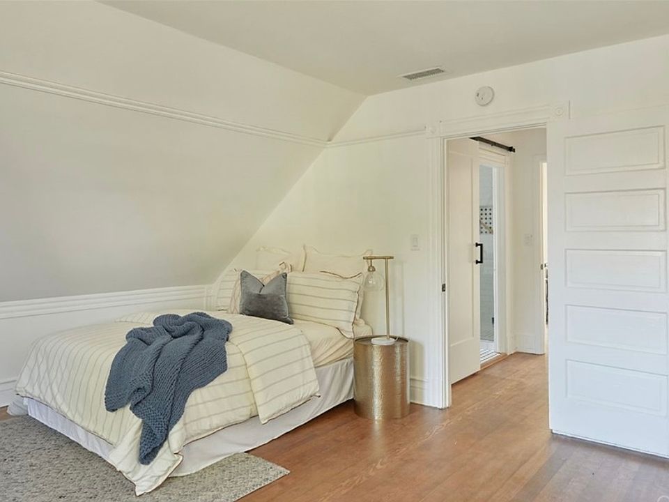 1st image of 3025 E Corto Pl