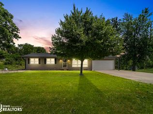 906 Highland Acres Rd, Marshalltown, IA 50158