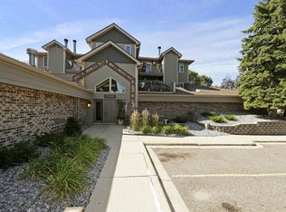 2160 Ridge Dr APT 28, Saint Louis Park, MN 55416