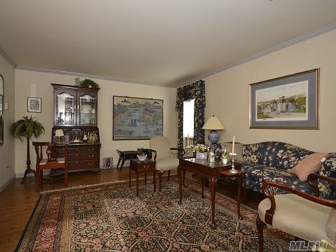 3rd image of 11 Robinhood Ln