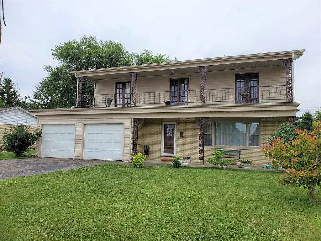 1717 Plymouth Dr photo 1