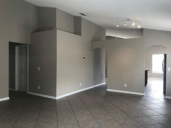 3rd image of 3929 Shawn Cir