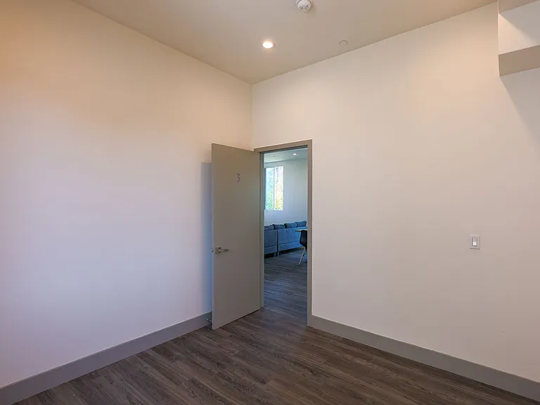1208 W 25th St — Photo 24