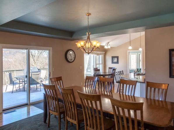 448 Territory Dr, Galena, IL 61036