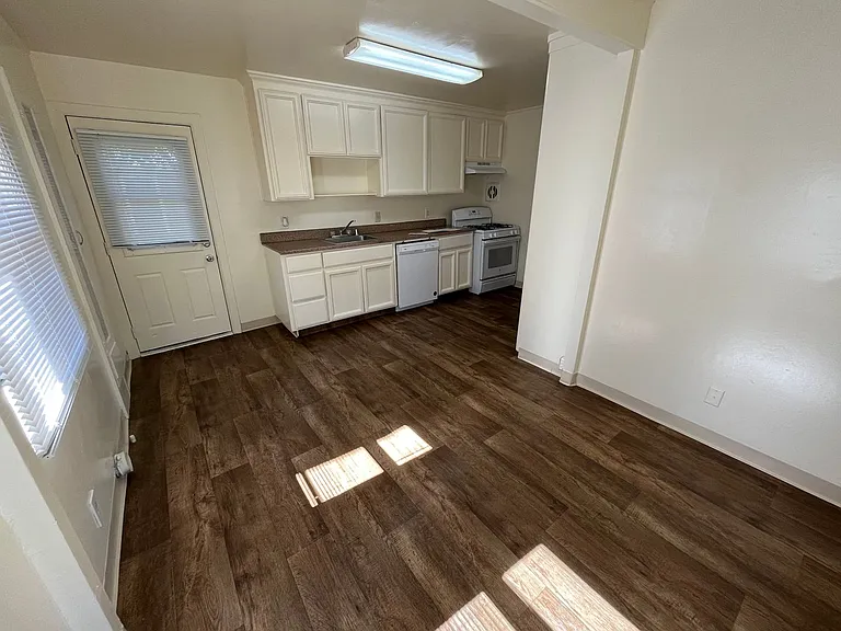 521 Hilmar St — Photo 10