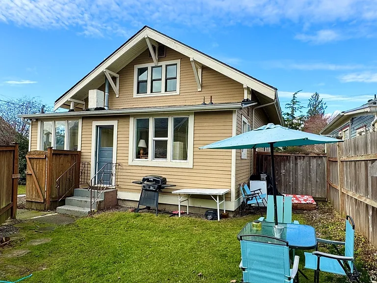 2300 G St #1 — Photo 2