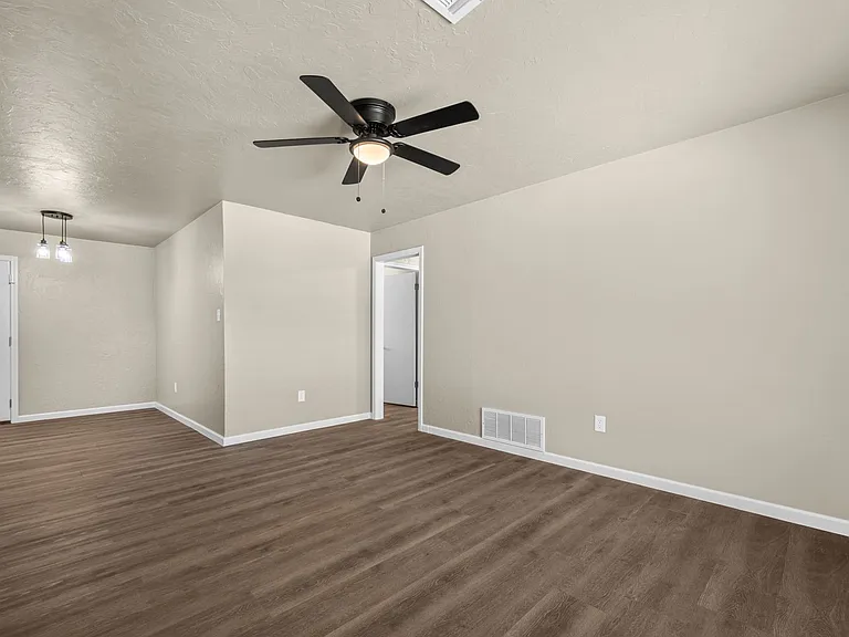 408 SW 71st St — Photo 5