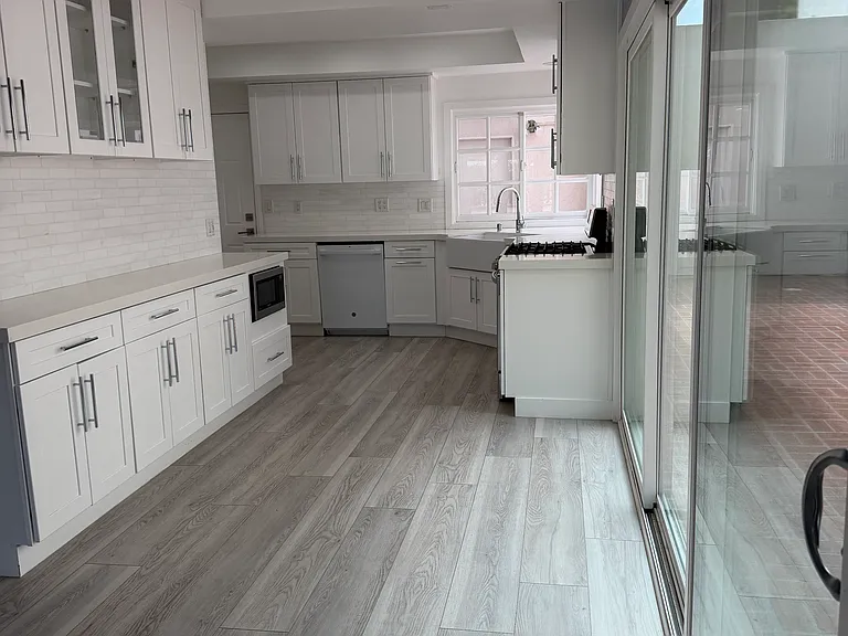 446 Vista Roma — Photo 25