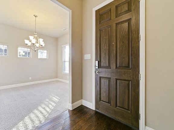 5th image of 516 Warner Dr