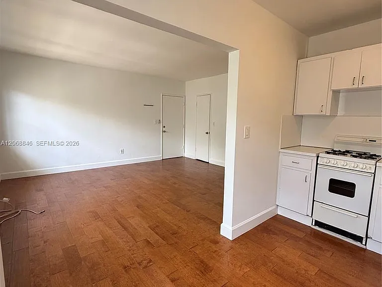 1616 Michigan Ave #15 — Photo 5
