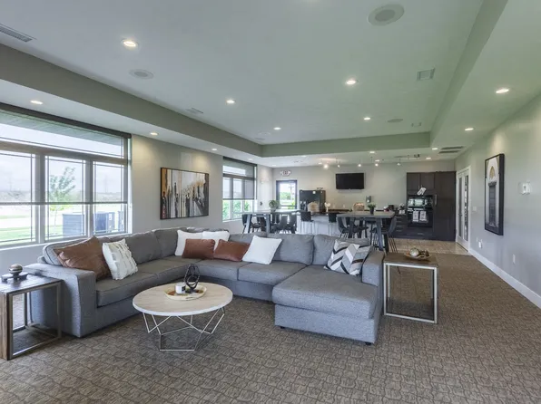 The Sterling Apartments at Grand Island