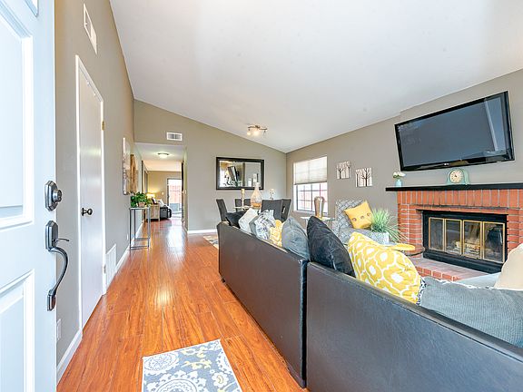 3rd image of 4346 Redlands St