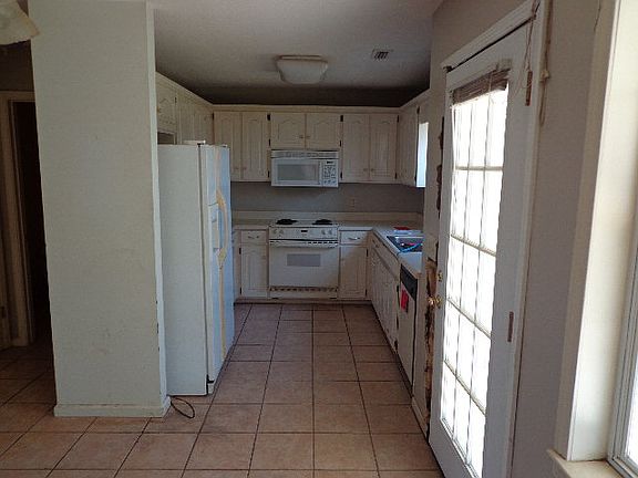 3rd image of 227 Bougainvillea Cir