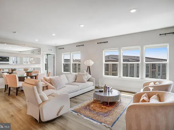 12850 Mosaic Park Way Unit 2U, Herndon, VA 20171