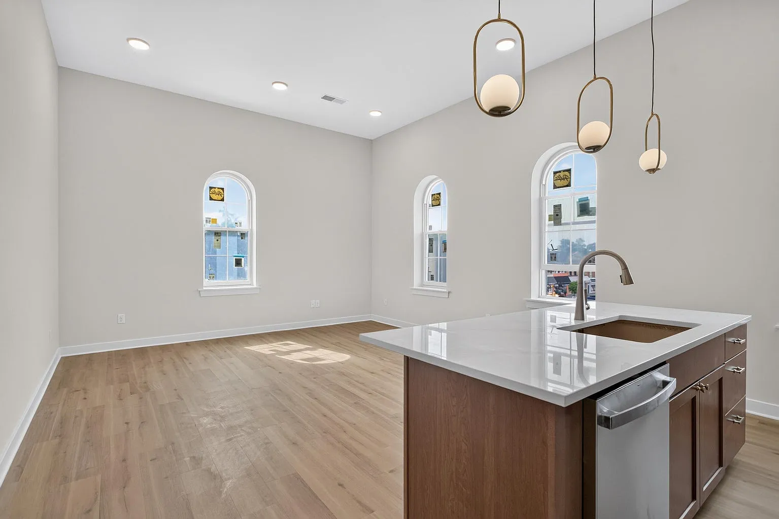 2 bed, 884 sqft, $1,700 — Photo 3