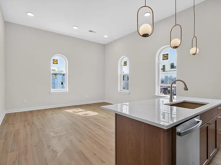 101 Monroe St #5 — Photo 3