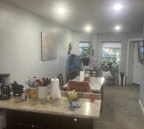 3rd image of 642 N Avers Ave