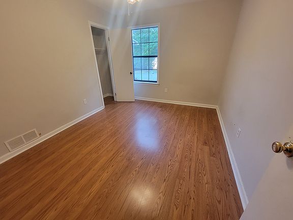 5th image of 1039 Dallas Way