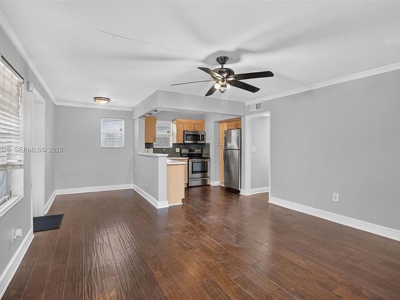 4th image of 1527 Jackson St