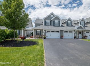 122 Paddock Cir, Schenectady, NY 12306