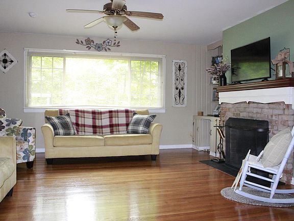 4th image of 2900 Dogwood Dr
