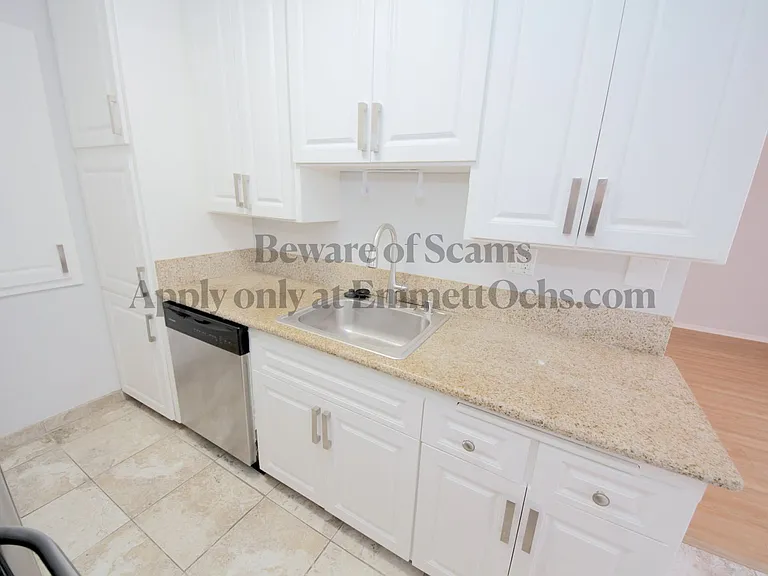 Mayfield Manor — Photo 14