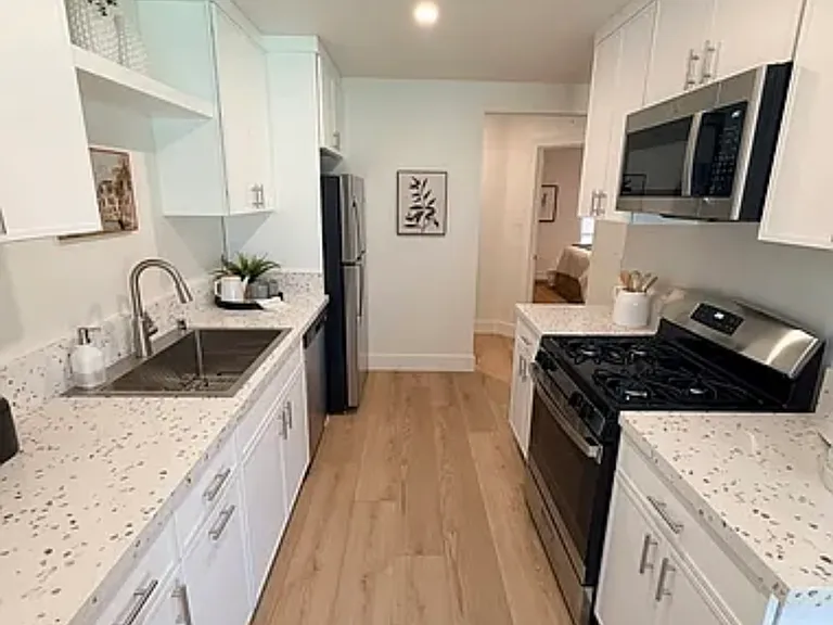 00-15501 Pasadena Ave #207 — Photo 2