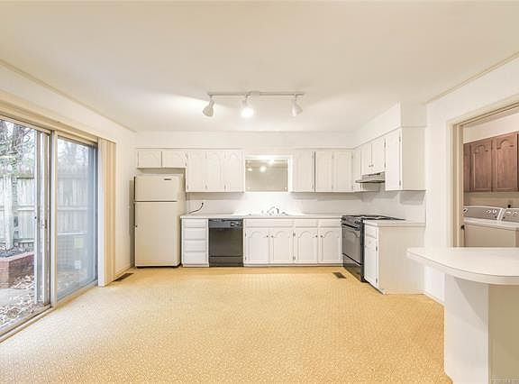5th image of 2531 E Skelly Dr