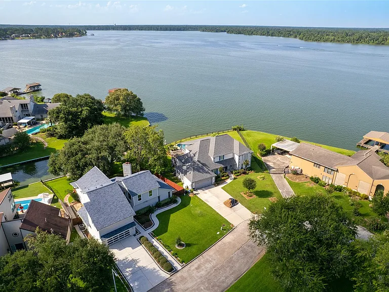 8311 Amber Cove Dr — Photo 21