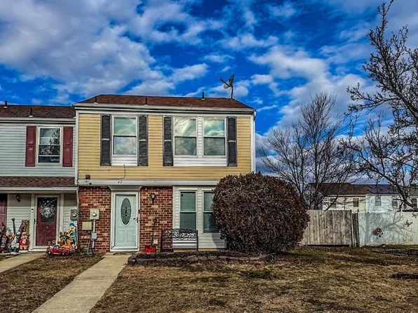 42 Victoria Manor Ct, Sicklerville, NJ 08081