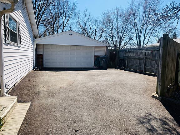 4th image of 3429 Redwood Dr