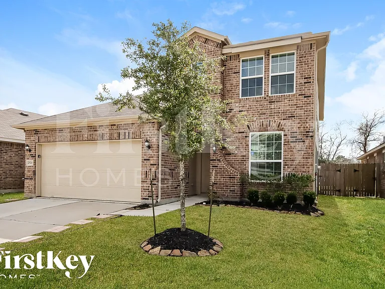 2526 Cold River Dr — Photo 2