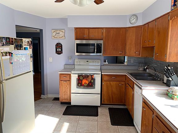 3rd image of 3139 Harry Lee Ln