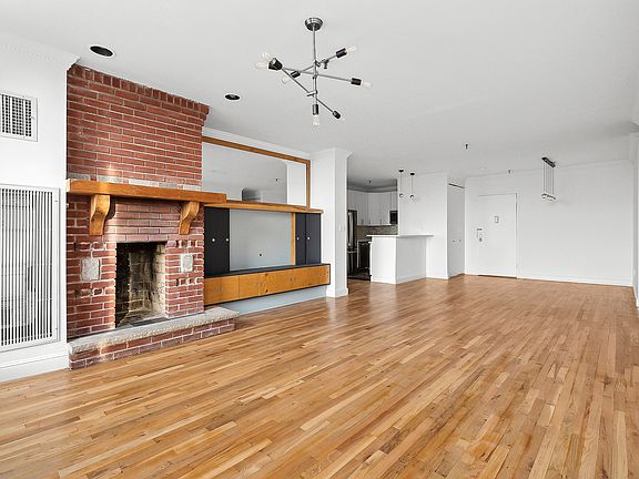 3rd image of 1 Tiffany Pl APT 4