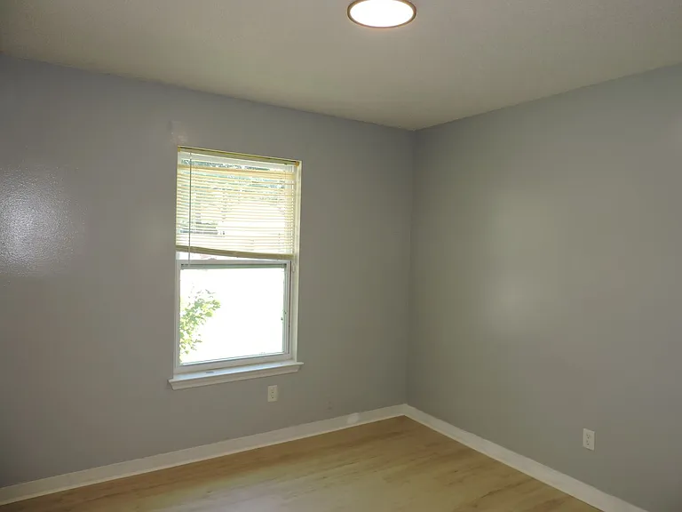 6537 Sinclair St — Photo 11