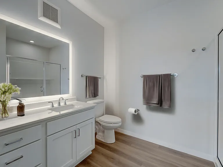 The Eloise Apartments — Photo 37