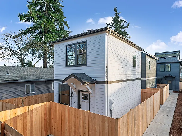12094 SE Market St — Photo 22