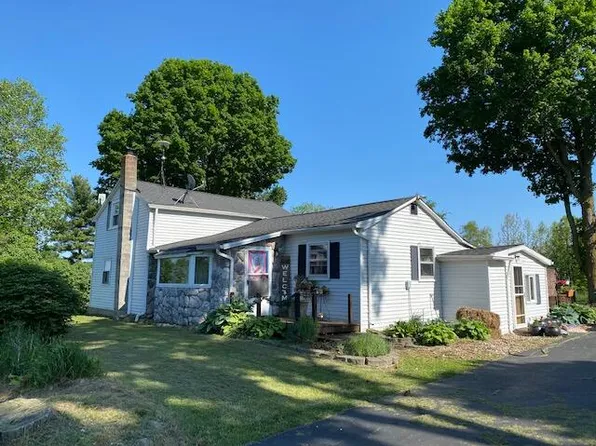 8279 Cronk Hwy, Bellevue, MI 49021